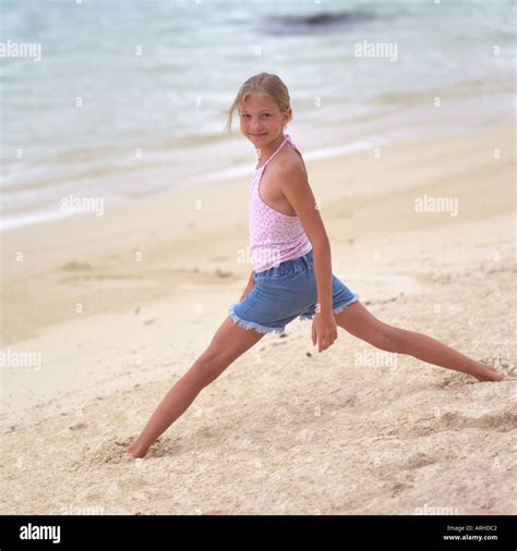 Young Girl On Beach Tahiti Hi Res Stock Photography And Images Alamy