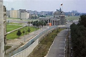 The Rise of the Berlin Wall through rare photographs, 1961-1989 - Rare ...