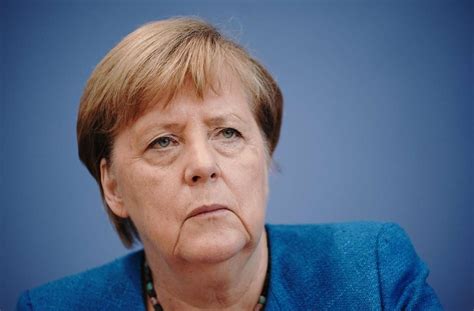 Unter ihrer führung sind die deutschen in guten händen. Emotionaler Appell: Angela Merkel bittet um Durchhalten in ...