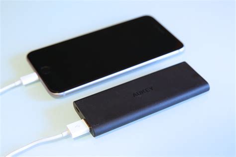 Review Aukeys Pb N30 Is The First Iphone External Battery With A