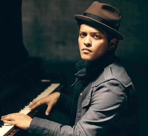 Bruno Mars Proud To Be A Filipino ~ Manila Concert Scene