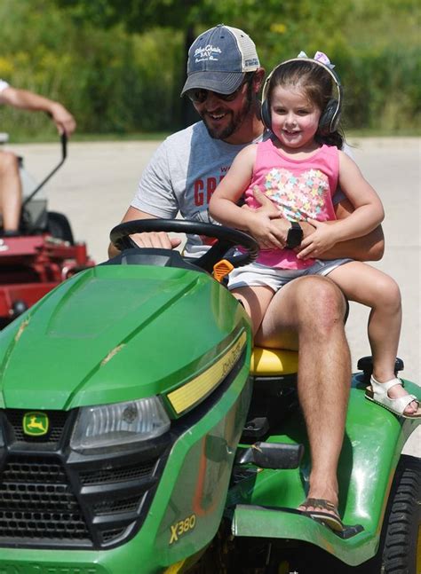 Neighbors Compete In Lake Barrington Mower Race Shaw Local