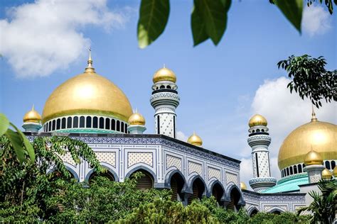JameAsr Hassanil Bolkiah Mosque In Brunei Travel Tips