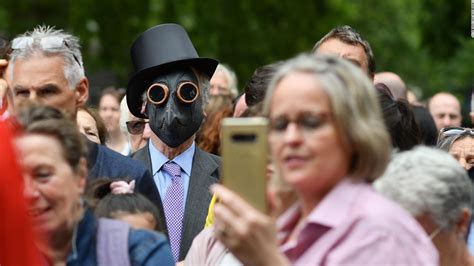 London Face Mask Protests Hundreds Of People Some Wearing Masks