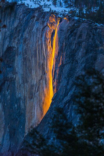 Horsetail Falls In Yosemite National Park Yosemite 19862931