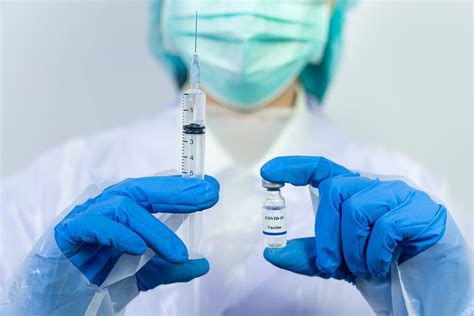 Jakie są możliwe uboczne działania? Wielka Brytania zaakceptowała szczepionkę Pfizer-BioNTech