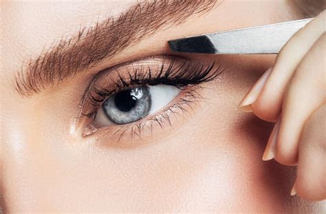 The 4 Best Eyebrow Pencils For Blondes