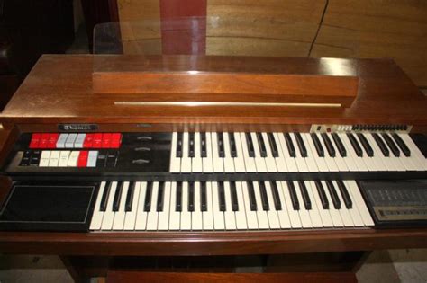 Thomas Solid State Organ And Bench