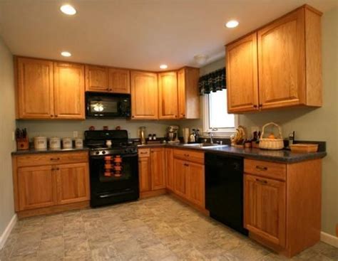 Complementing oak with the right color choices brings out the underlying tones in the wood to enhance the look of the room. kitchen colors that go with golden oak cabinets - Google Search | Black appliances kitchen, Oak ...