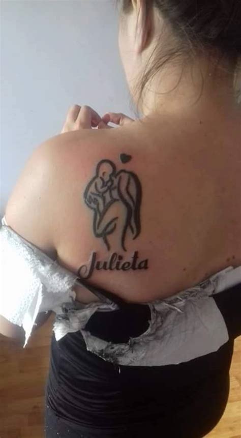 Silueta Madre E Hijo Y Nombre Tatuajes Para Mujeres