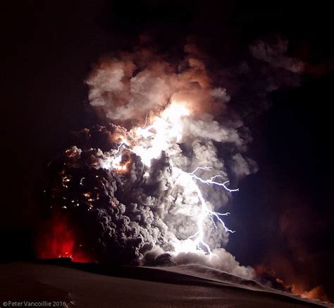Eyjafjallajökull Eruption With Lightning Volcano Pictures Volcano