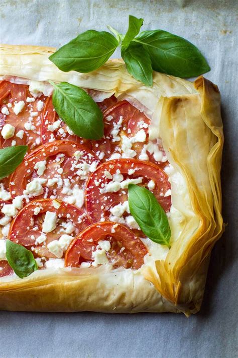 Did your crust for last year's thanksgiving pumpkin pie come out looking pale, blistered, and shrunken? Mozzarella Tomato Tart - Oh Sweet Basil