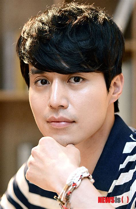 November 6, 1981 zodiac sign: Lee Dong Wook - Kpop Profil