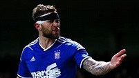 Daryl Murphy commits future to Ipswich with new two-year deal ...