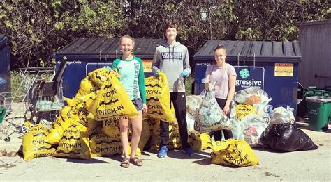 Twin Lakes Students Pitch In To Help Clean Up Neighbourhood Orillia News