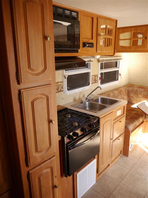 Here's the right way to clean kitchen cabinets, including removing if you take a close look at the exterior of your kitchen cabinets (particularly those nearest the stove), you'll likely notice fingerprints, smudges of dirt, and a. Keeping stove, microwave and sink. Replacing hood and removing all window coverings. Cabinets ...