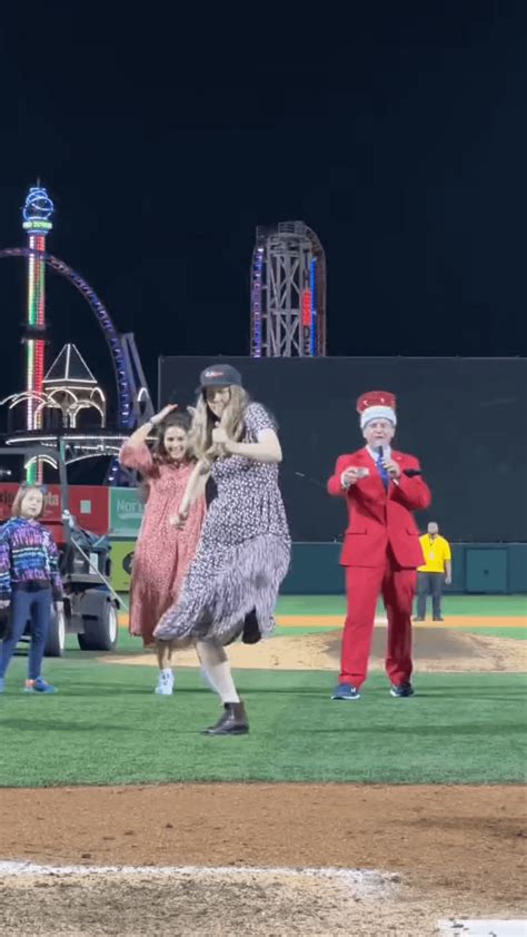 Elaine Dance Off At A Minor League Baseball Game Rseinfeld
