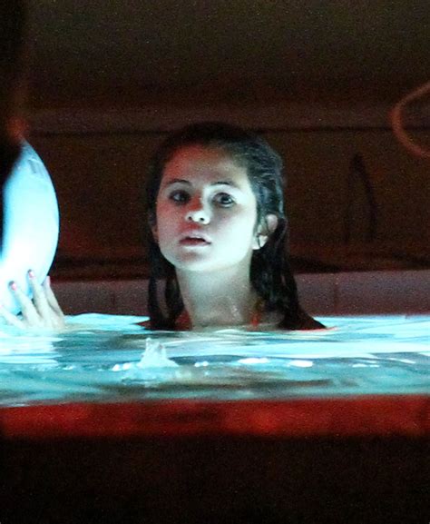 Selena Gomez In Vanessa Selena And Ashley Film A Hot Tub Scene Zimbio