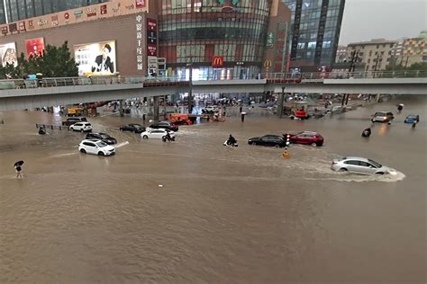 Fortes Inundações Atingem O Centro Da China Inundando Os Metrôs O Verdoso