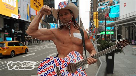 Watch New Yorks Naked Cowboy Sings Pro Trump Anthem Outside Nyc