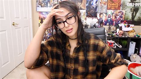Scary Stuff Sssniperwolf 53 Girl Thinks She Is A Wolf Youtube Sssniperwolf Girl Thinking