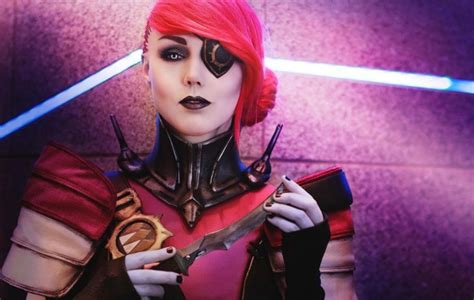 This Destiny 2 Cosplayer Looks Incredible With Her Petra Venj Cosplay