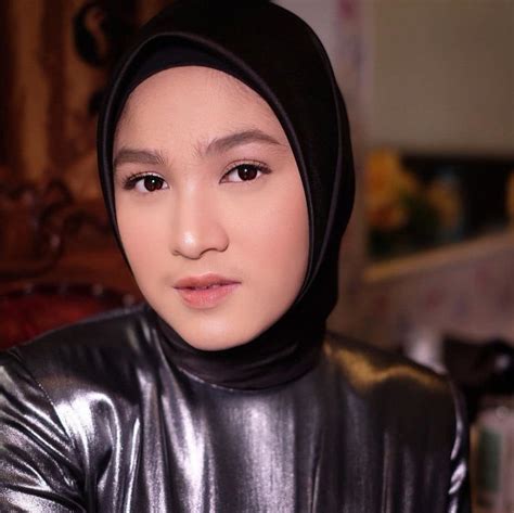Cut Syifa Biodata Profil Fakta Agama Umur Karir Dailysia Hot Sex Picture