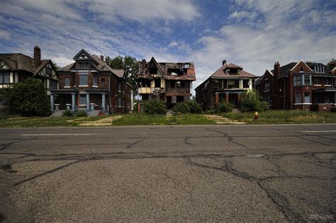 Exploring Detroit's Abandoned Neighbourhoods [5202 x 3465] [OC] : r