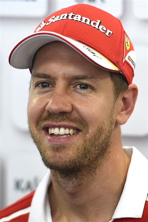 Sebastian vettel made his formula 1 debut for bmw sauber at the 2007 united states grand prix at indianapolis, after being promoted from test driver to substitute for. Sebastian Vettel: Voir toutes les infos Wiki, l'âge, les ...