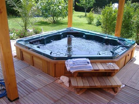 Some Stylish Modern Built In Hot Tub Design That Will Make Your Day