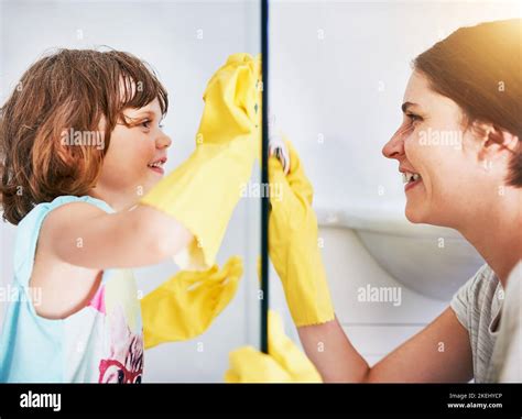Children Doing Chores Hi Res Stock Photography And Images Alamy