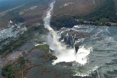 P0001189 Argentina Iguazu Falls Shields Around The World