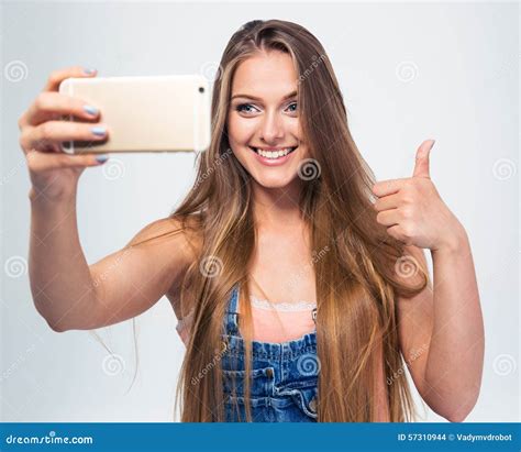 glimlachend meisje die selfie foto maken stock foto image of foto