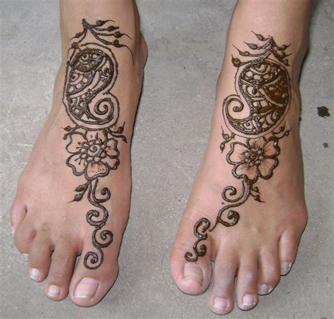 Top 22 Easy To Copy And Make Mehndi Designs For Foot Eid