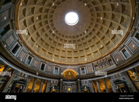 Oculus Pantheon Rome Hi Res Stock Photography And Images Alamy