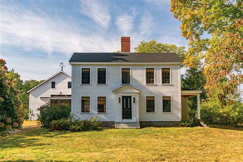 18th Century Newburyport Farmhouse Gets 20th Century Update