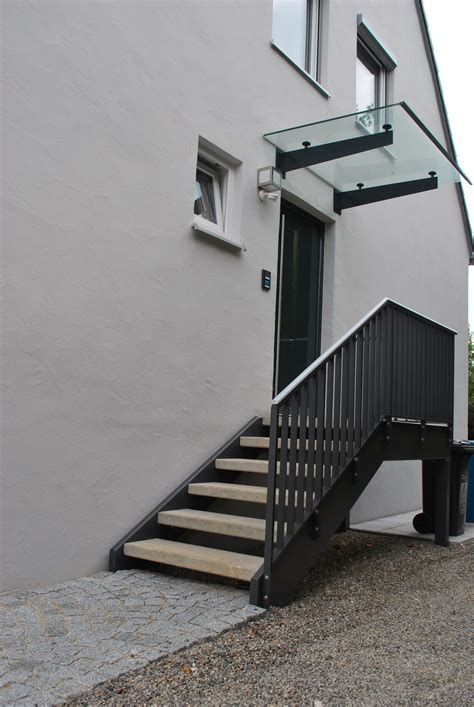 Pläne auf dem zeichentisch, nachdem das kleine haus gebaut wurde. Eingangsbereich Haus Dekorieren