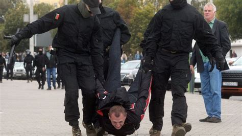 広告掲載 google について google.com in english. ベラルーシ警察、デモ参加者の顔に催涙ガス 抗議は7週目に - BBC ...