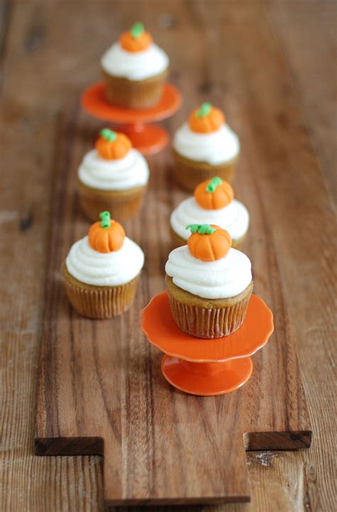 pumpkin spice cupcakes be sweet by maria pumpkin spice cupcakes sweet desserts