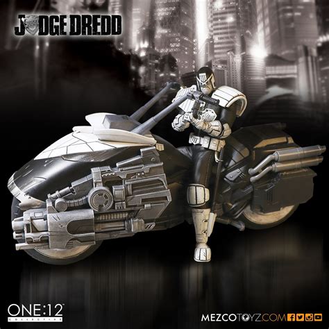 One12 Collective Judge Dredd And Lawmaster Sdcc Bandw Variant Mezco Toyz
