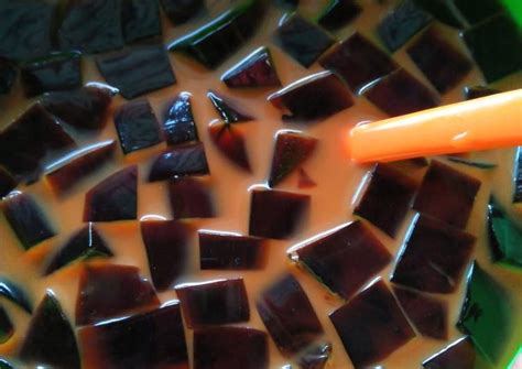 Dari gizi, cincau hitam merupakan bahan makanan yang sangat minim kandungan gizinya. Es Cincau Gula Merah : Langkah Mudah Untuk Mengolah Es ...