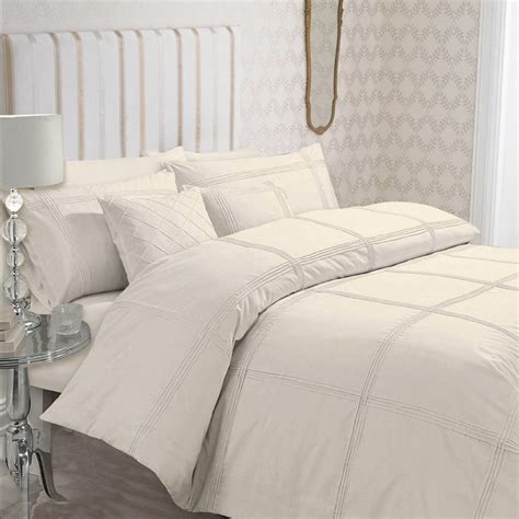 6 Pcs Dyed Pleated Off White Bed Sheet Set With Quilt Pillow And