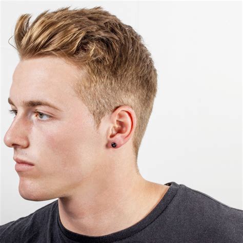 Stud earrings are currently the most popular earrings for men. How to Choose the Right Earrings for Men - Jewelry Gossip