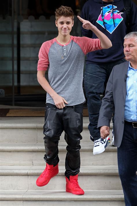 What Is Justin Bieber Hiding In His Drop Crotch Pants