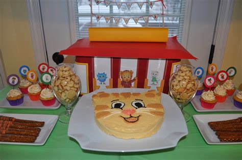 Daniel Tiger Cake And Birthday Party Youre Gonna Bake It After All