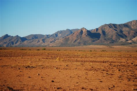 Fileflinders Over Desert Plain Wikimedia Commons