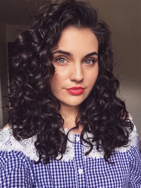 Scroll down to get straight to the haircuts and hairstyles! How to Have Beautiful Second Day Curls - | CurlyHair.com
