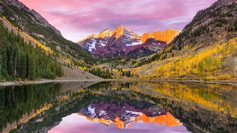 Szczyty Maroon Bells Nad Jeziorem Maroon Lake