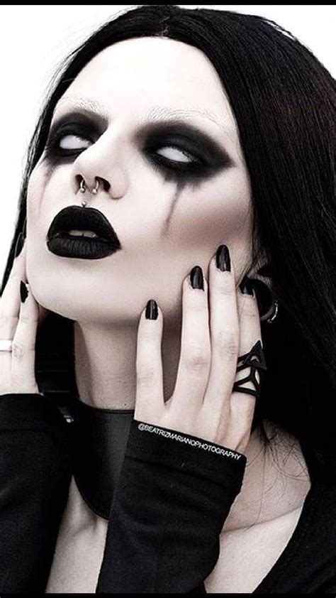 Vampiress Goth Beauty Halloween Makeup Inspiration Gothic Chic