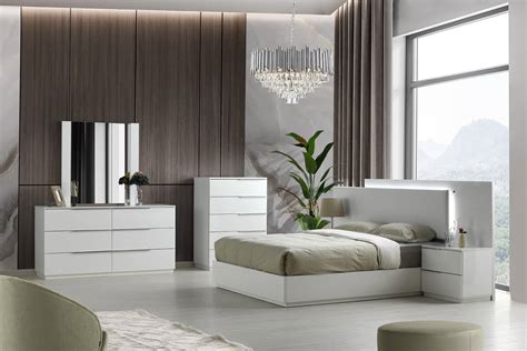Warsaw Glossy Platform Led Bedroom Set White Kansole
